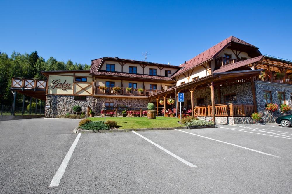 Hotel Gobor Vitanová エクステリア 写真